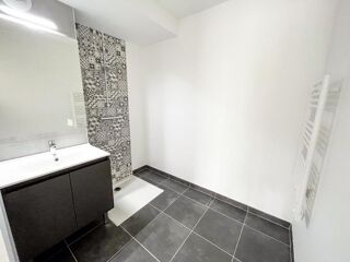  Appartement à louer 3 pièces 60 m²
