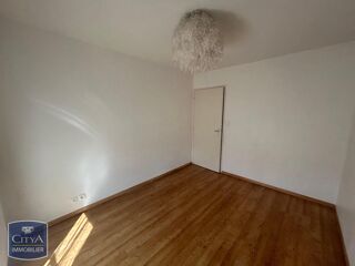  Appartement à louer 3 pièces 83 m²