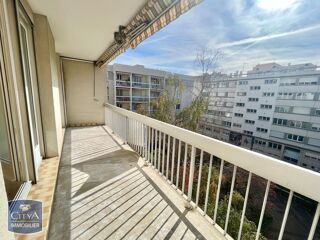  Appartement à louer 3 pièces 77 m²