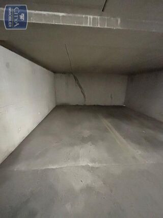  Parking / Garage à louer 