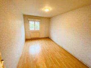  Appartement à louer 3 pièces 77 m²
