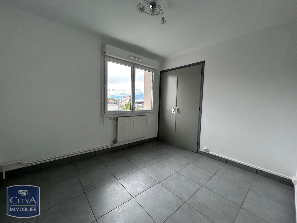 À LOUER : Appartement T3 à Grenoble, situé dans un quart....
