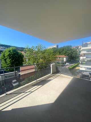  Appartement à louer 3 pièces 74 m²