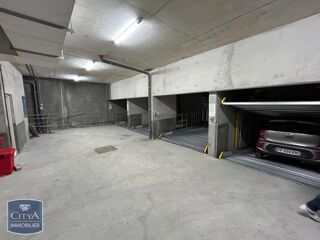  Parking / Garage à louer 