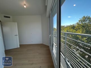  Appartement à louer 3 pièces 79 m²
