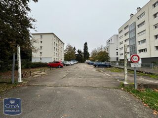  Parking / Garage à louer 