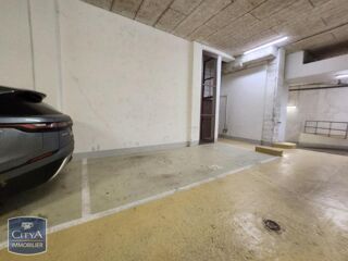  Parking / Garage à louer 