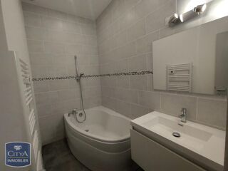  Appartement à louer 6 pièces 