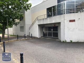  Parking / Garage à louer 