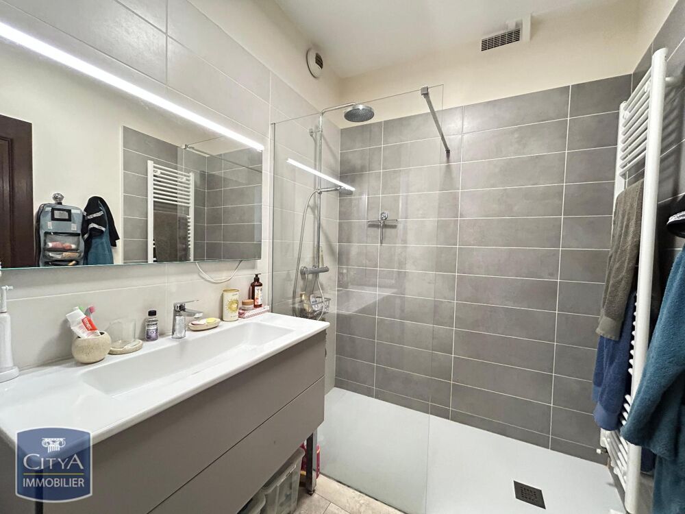 À LOUER : Appartement en duplex T3 situé à Vinay, dans l....