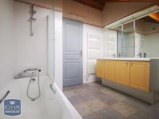  Appartement à louer 3 pièces 80 m²