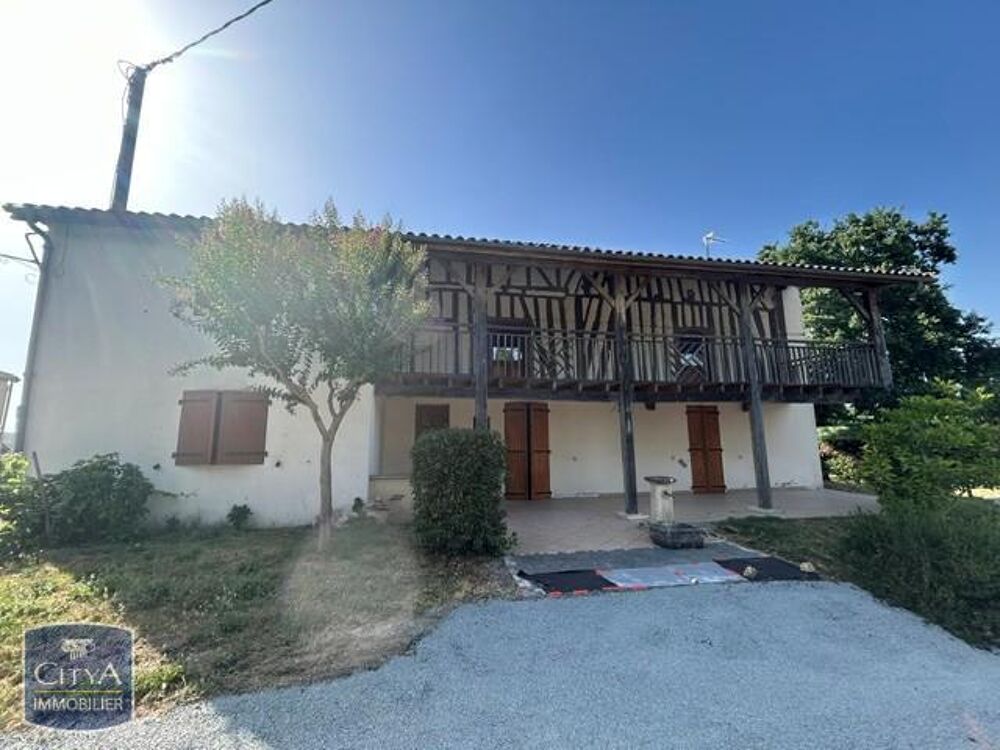 À louer, charmante maison T4 située dans la belle commun....