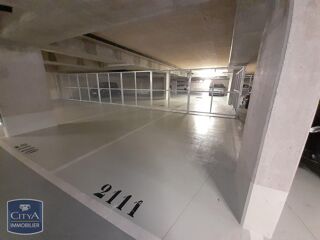  Parking / Garage à louer 