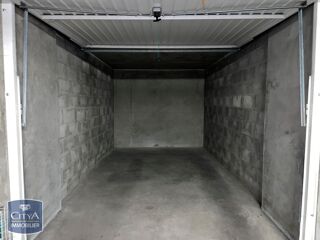  Parking / Garage à louer 
