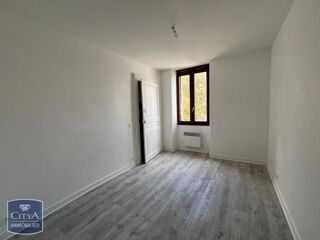  Appartement à louer 4 pièces 86 m²