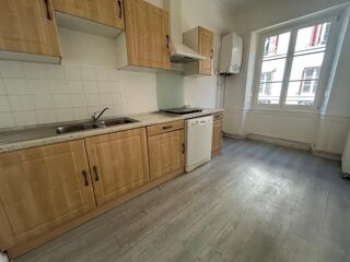  Appartement à louer 3 pièces 77 m²
