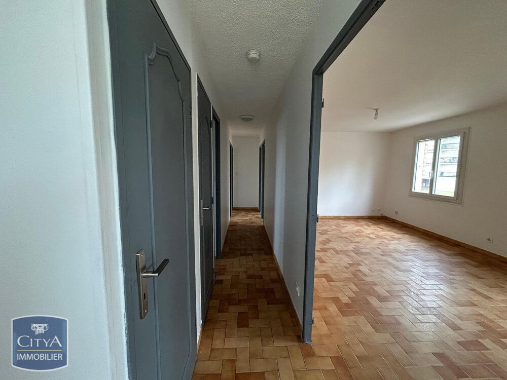 À LOUER : Appartement entièrement rénové T4 situé à Vill....