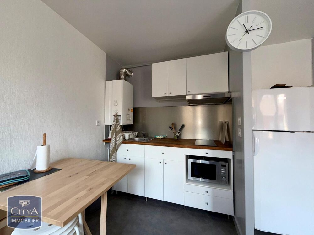 À LOUER : Découvrez ce charmant studio meublé rénové sit....