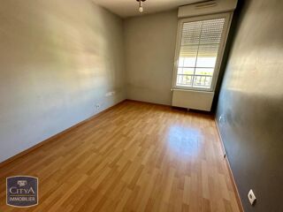  Appartement à louer 4 pièces 90 m²