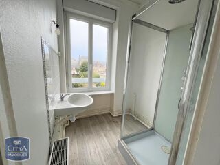  Appartement à louer 3 pièces 77 m²