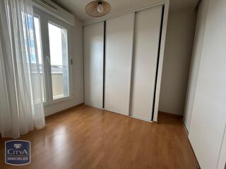  Appartement à louer 4 pièces 104 m²