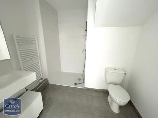  Appartement à louer 4 pièces 77 m²