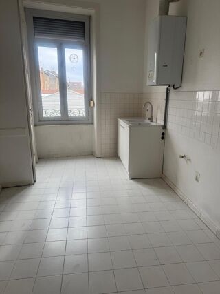  Appartement à louer 3 pièces 105 m²