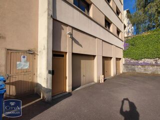  Parking / Garage à louer 16 m²