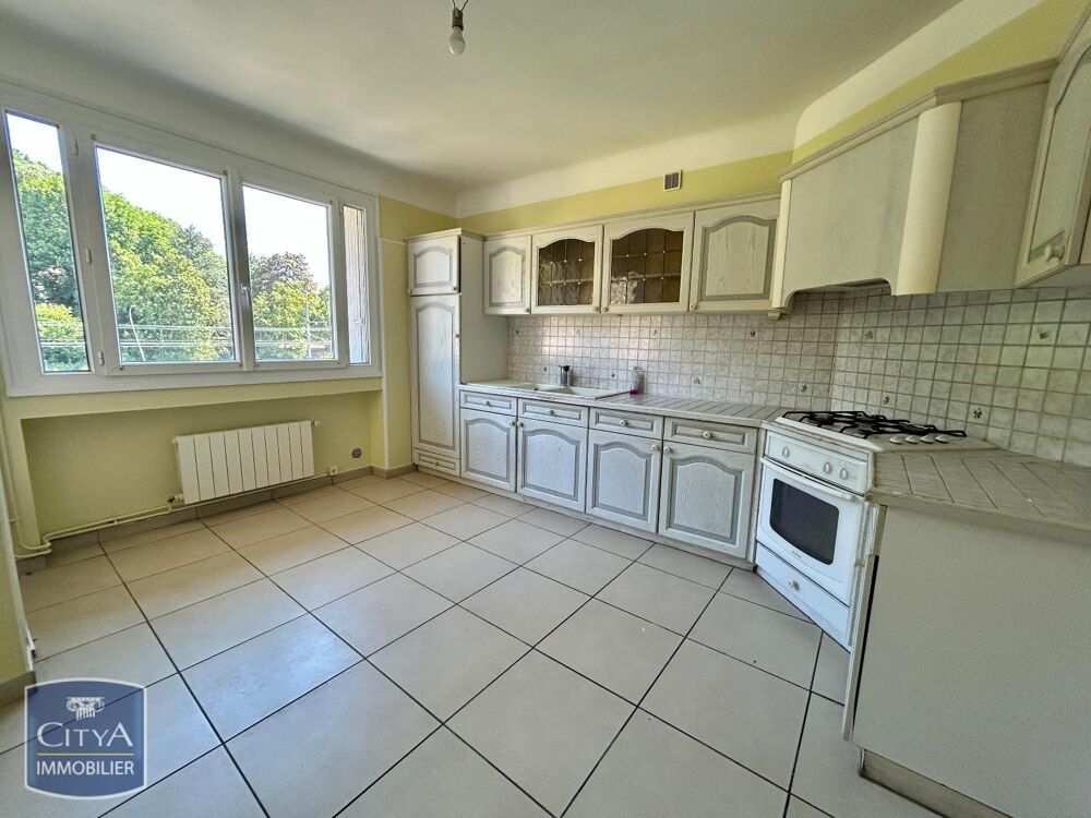 À LOUER : Appartement T3 à Rive de Gier. Ce bien spacieu....