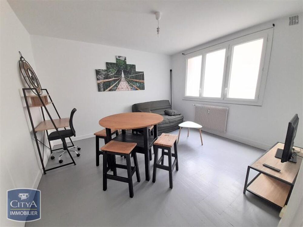 À LOUER : Venez découvrir ce lumineux studio meublé de 2....