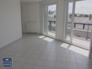  Appartement à louer 4 pièces 79 m²