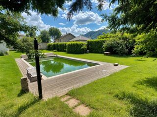  Villa  vendre 9 pices 247 m