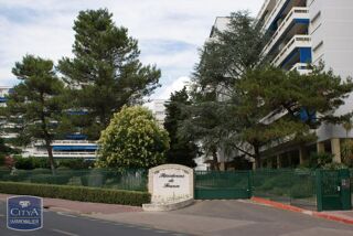  Parking / Garage � louer 