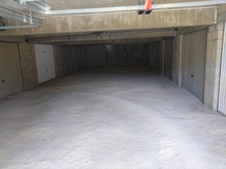  Parking / Garage à louer  Sance