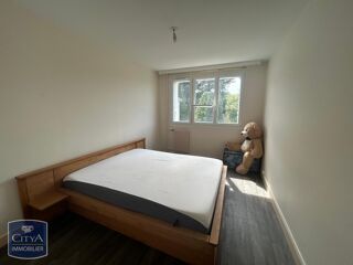  Appartement à louer 3 pièces 77 m²