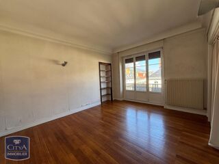  Appartement à louer 3 pièces 77 m²