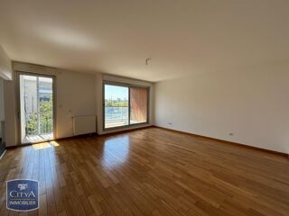 Appartement à louer 4 pièces 116 m²