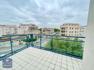  Appartement à louer 4 pièces 97 m²