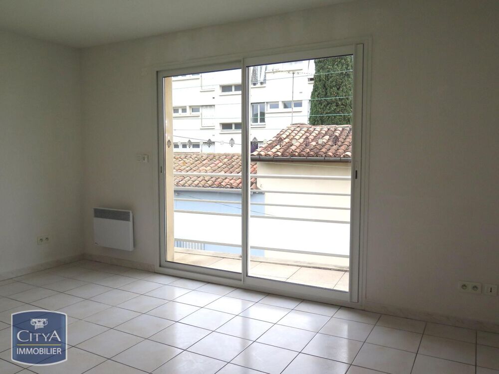 À LOUER : Appartement Studio à Nîmes, situé dans le quar....