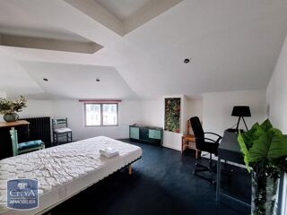  Appartement à louer 3 pièces 135 m²