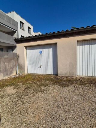  Parking / Garage à louer 