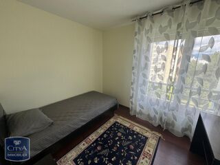  Appartement à louer 5 pièces 104 m²