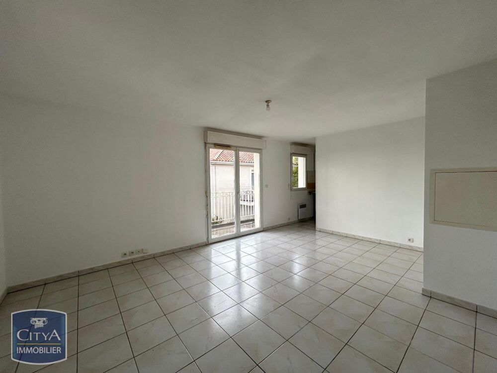 location Appartement - 2 pièce(s) - 47 m² Fontenay-le-Comte (85200)