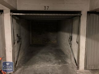  Parking / Garage à louer 