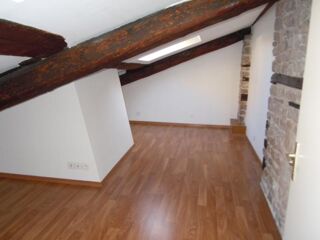  Appartement à louer 4 pièces 93 m²