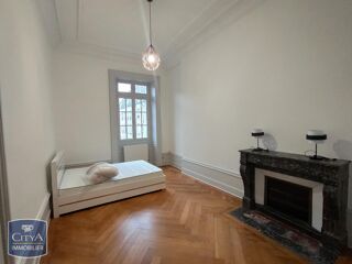  Appartement à louer 6 pièces 