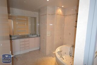  Appartement à louer 4 pièces 80 m²