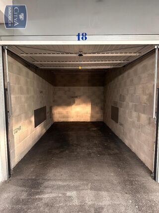  Parking / Garage � louer 