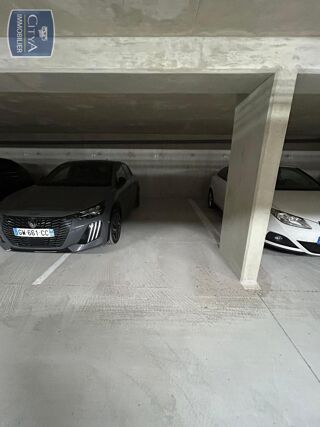  Parking / Garage à louer 