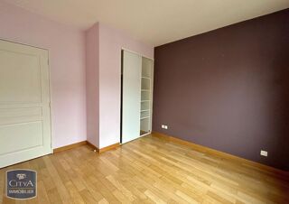  Appartement à louer 4 pièces 107 m²
